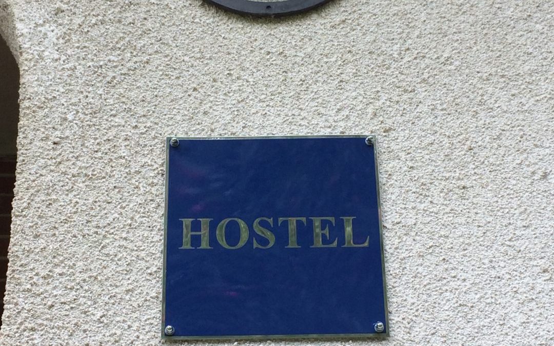 Hostel 1 znak