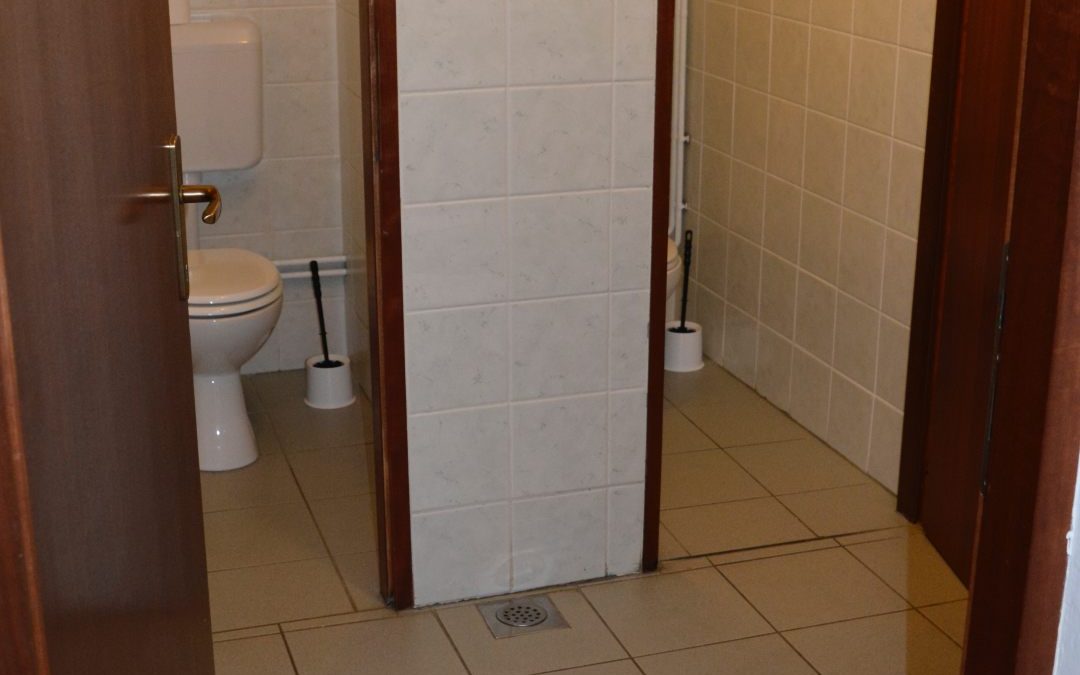 Hostel 8 kupaonica – 2 WC-a